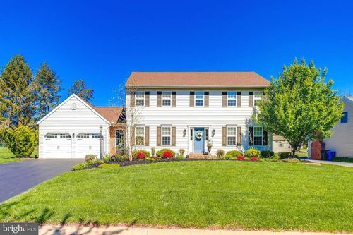 3888 Sterling Way, Columbia, PA, 17512-9028 | Card Image
