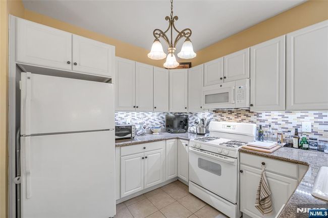 7108 Ravenscroft Rd, Condo with 2 bedrooms, 2 bathrooms and null parking in Clifton NJ | Image 18
