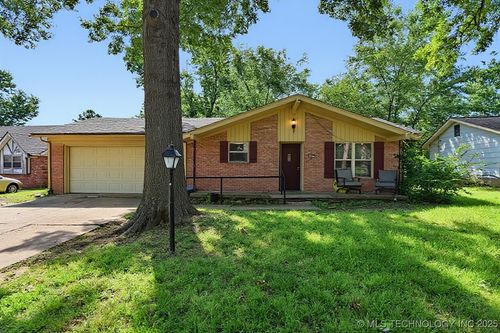 513 N Village Pl, Broken Arrow, OK, 74012-2812 | Card Image