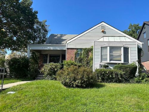 202-03 56th Ave, Oakland Gardens, NY, 11364-1640 | Card Image