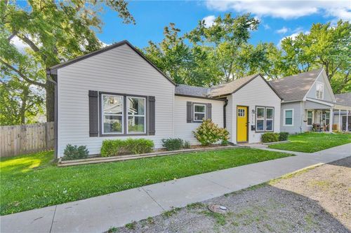115 S Campbell St, Pleasant Hill, MO, 64080-1714 | Card Image