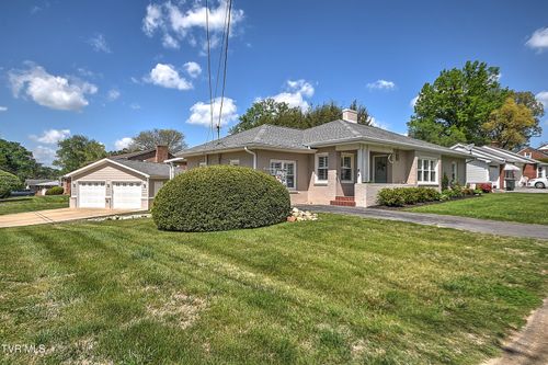 101 Mcarthur St, Elizabethton, TN, 37643-3015 | Card Image