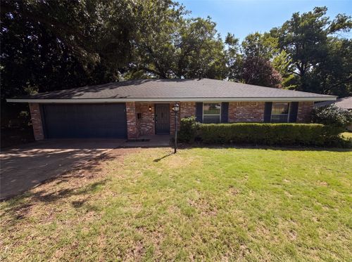 304 Brook Hollow Dr, Desoto, TX, 75115-5718 | Card Image