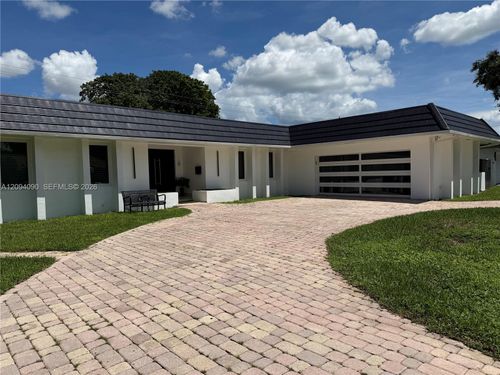 2215 Ne 204th St, Miami, FL, 33180-1311 | Card Image