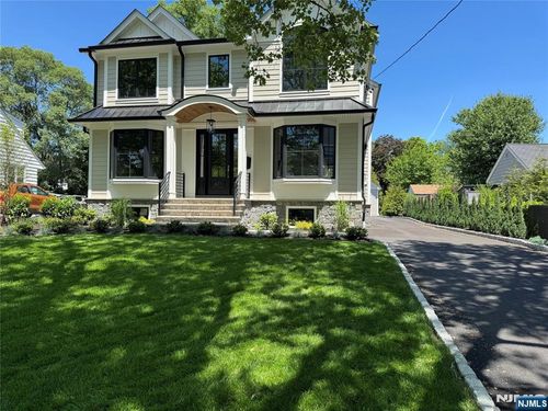 671 Delaware Ave, Ridgewood, NJ, 07450-5501 | Card Image