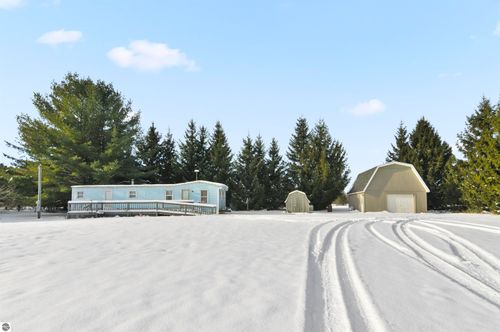 885 N 7 Mile Rd, Lake City, MI, 49651-8115 | Card Image