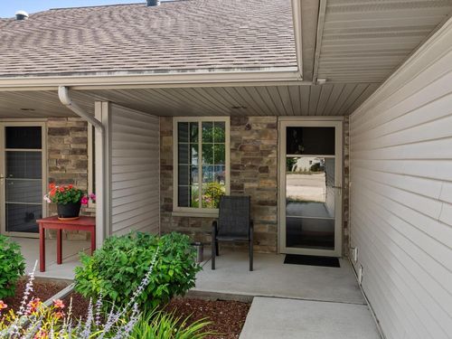 537 Mapleleaf Court, Manitowoc, WI, 54220 | Card Image