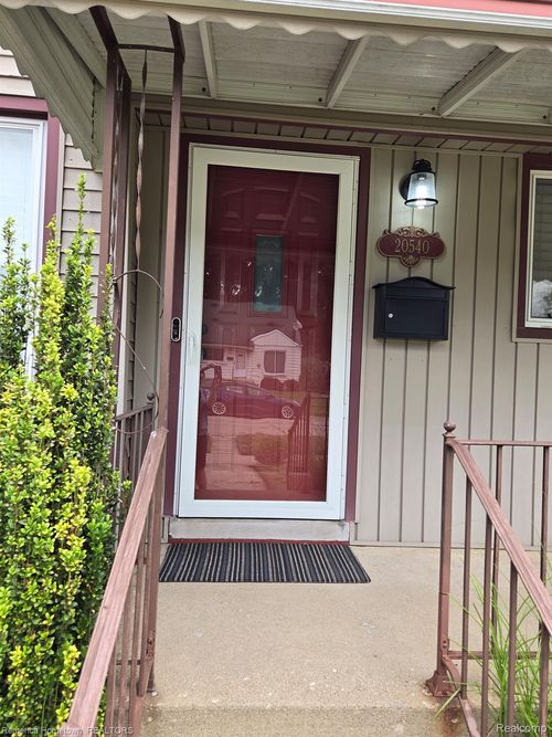 20540 Woodworth, Redford, MI, 48240-1174 | Card Image