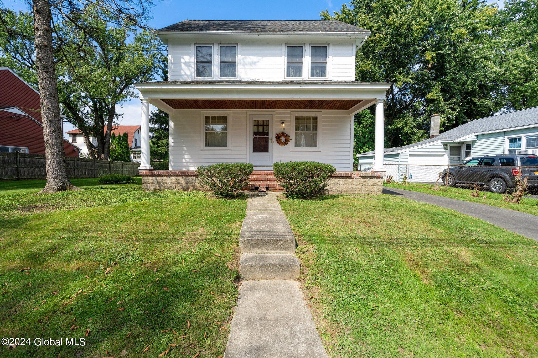 10th St, Rensselaer, NY 12144