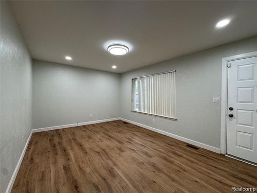 25541 Virginia Dr, Warren, MI, 48091-6003 | Card Image