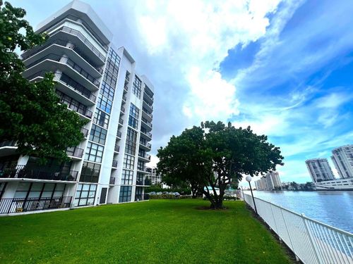 528-800 Parkview Dr, Hallandale Beach, FL, 33009-2978 | Card Image