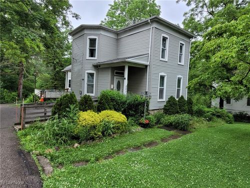 207 N Hambden St, Chardon, OH, 44024-1123 | Card Image
