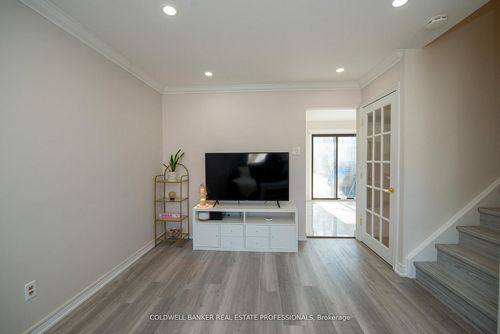 781 Sunnypoint Dr, Newmarket, ON, L3Y2Z7 | Card Image
