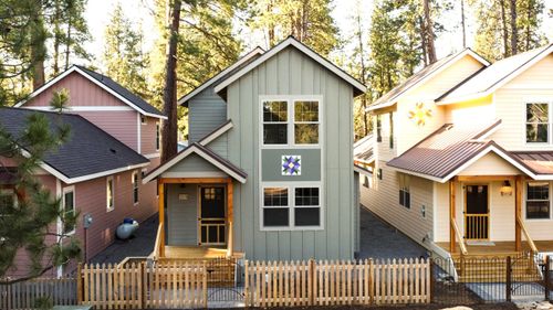 337 W Jefferson Ave, Sisters, OR, 97759-1439 | Card Image