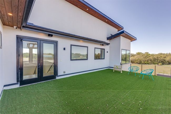 Balcony with turf overlooking the pool and green pastures. | Image 33