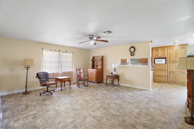 11221 State Highway 65, House other with 3 bedrooms, 2 bathrooms and 2 parking in Winnie TX | Image 9