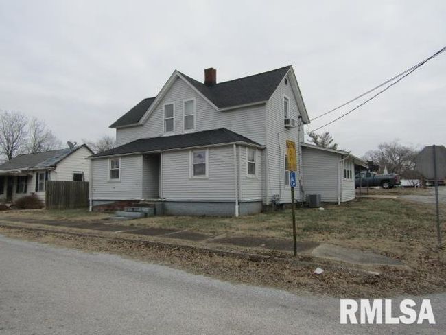 602 4 Th St, House other with 6 bedrooms, 2 bathrooms and null parking in Rosiclare IL | Image 5
