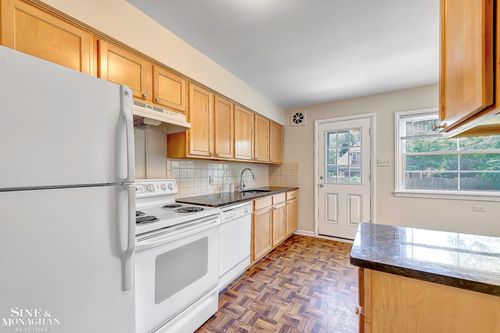 814 Harcourt Rd, Grosse Pointe Park, MI, 48230-1834 | Card Image