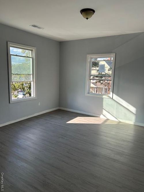 12 Martens Pl, Mount Vernon, NY, 10550-5109 | Card Image