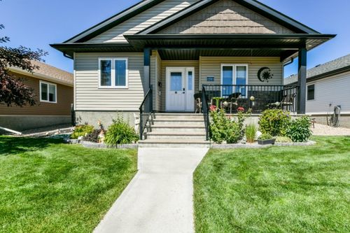 159 Chartwell Row Se, Medicine Hat, AB, T1B0E4 | Card Image