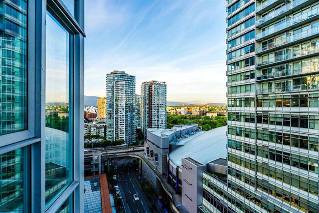 1708 - 111 W Georgia Street, Condo with 2 bedrooms, 2 bathrooms and 1 parking in Vancouver BC | Image 24