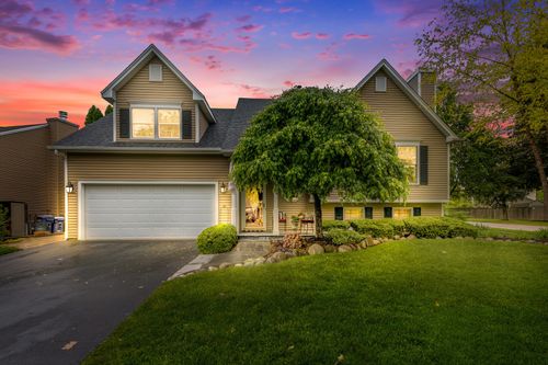 1714 Larson Ave, St. Charles, IL, 60174-4675 | Card Image