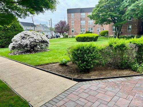 2c-530 Dubois Ave, Valley Stream, NY, 11581-3202 | Card Image