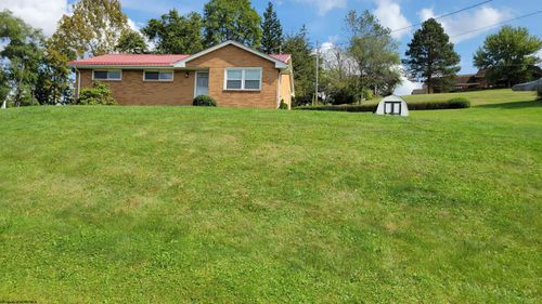 2218 Linn Ann Dr, Fairmont, WV, 26554-8561 | Card Image