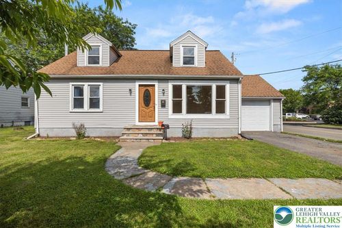 938 Chipperfield Dr, Stroudsburg, PA, 18360-1137 | Card Image