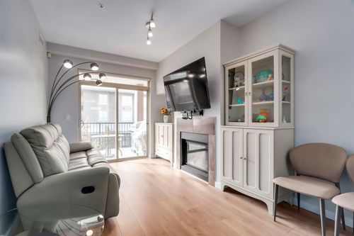 204-6077 London Rd, Richmond, BC, V7E0A7 | Card Image