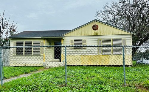 1650 Green Grove Dr, Corpus Christi, TX, 78415-4839 | Card Image