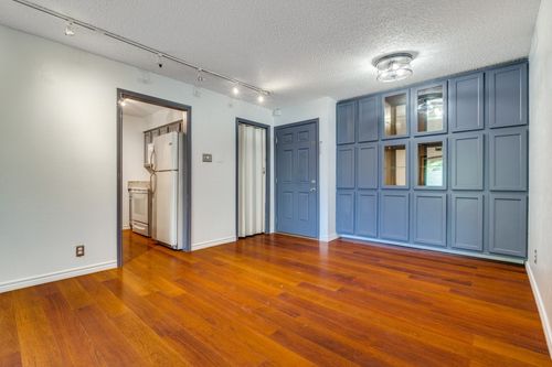 apt-292-4851 Cedar Springs Rd, Dallas, TX, 75219-6104 | Card Image