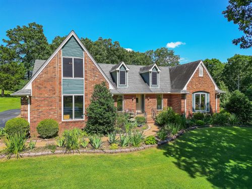 9 Club House Dr, Pinson, TN, 38366-8714 | Card Image