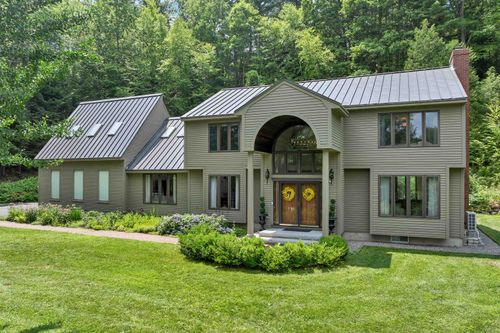 8 W Gate Dr, Bow, NH, 03304-4102 | Card Image