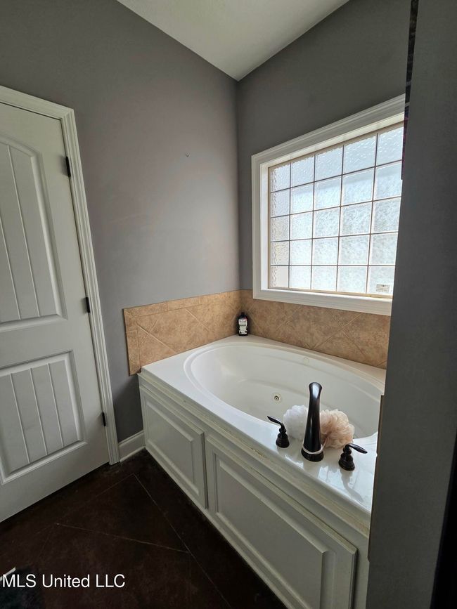 Primary bath | Image 12