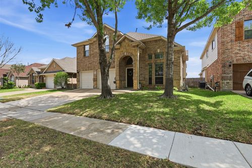 2451 Beachview Dr, Grand Prairie, TX, 75054-6817 | Card Image