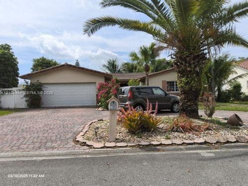 11093 Glenwood Dr, Coral Springs, FL, 33065-7755 | Card Image