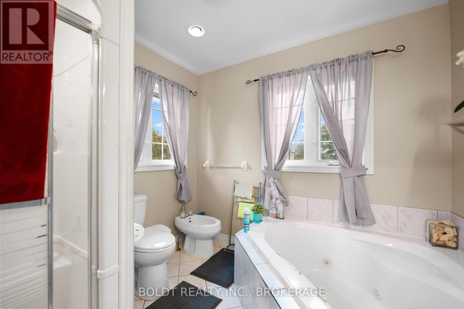 5032 Heather Ave, House other with 6 bedrooms, 4 bathrooms and 6 parking in Niagara Falls ON | Image 24