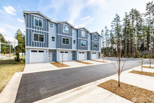 a2-945 Nw Heller St, Oak Harbor, WA, 98277-9233 | Card Image