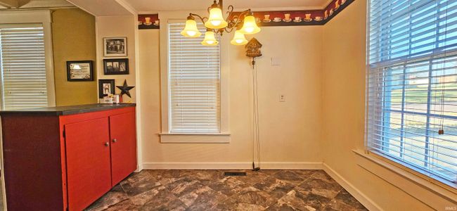 131 N Cherry St, House other with 3 bedrooms, 2 bathrooms and null parking in Mount Carmel IL | Image 18