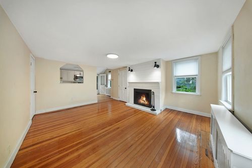 39-39 Cross St, Quincy, MA, 02169-4012 | Card Image