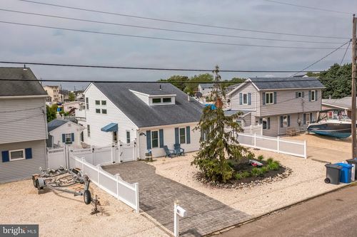 887 Beach Haven West Blvd, Manahawkin, NJ, 08050-3811 | Card Image