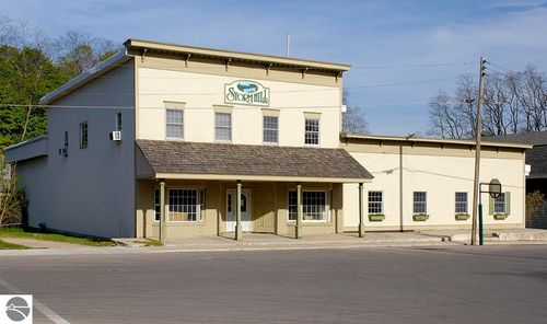 11738 S Lake St, Empire, MI, 49630-9419 | Card Image
