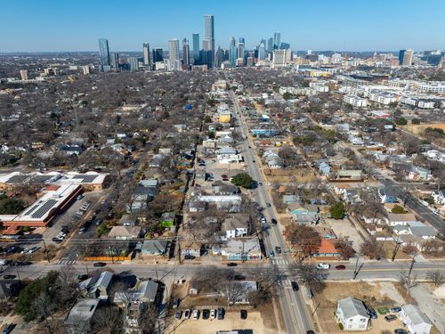 2201 E Cesar Chavez St, Austin, TX, 78702-4601 | Card Image