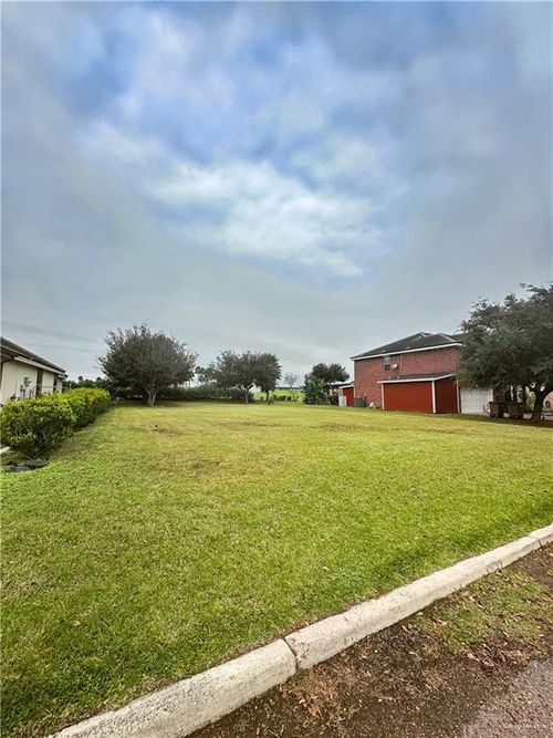 2221 Links Dr, Edinburg, TX, 78542-4534 | Card Image