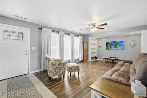 3436 Creekwood Dr, Saginaw, MI, 48601-5601 | Card Image
