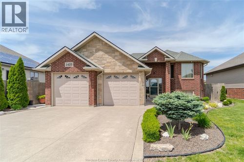 1423 Oakwood Ave, Belle River, ON, N8L0S6 | Card Image