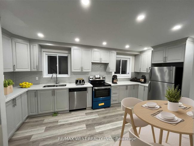 UPPER - 322 Hansen Rd N, House attached with 4 bedrooms, 2 bathrooms and 2 parking in Brampton ON | Image 9