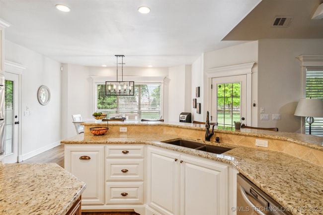 6922 Hackberry Rdg, House other with 5 bedrooms, 5 bathrooms and null parking in Owasso OK | Image 33