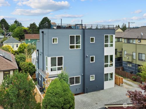 745 N 71st St, Seattle, WA, 98103-5128 | Card Image